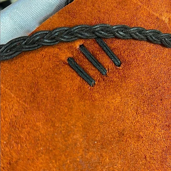 Artisan Handmade Leather Artist’s Folio – Masterpiece for Discerning Creatives - Picture 12 of 17